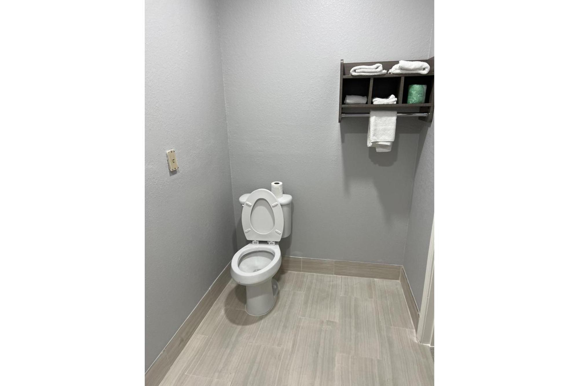 Kiwi Inn Willowbrook Hwy249 Louetta Εξωτερικό φωτογραφία